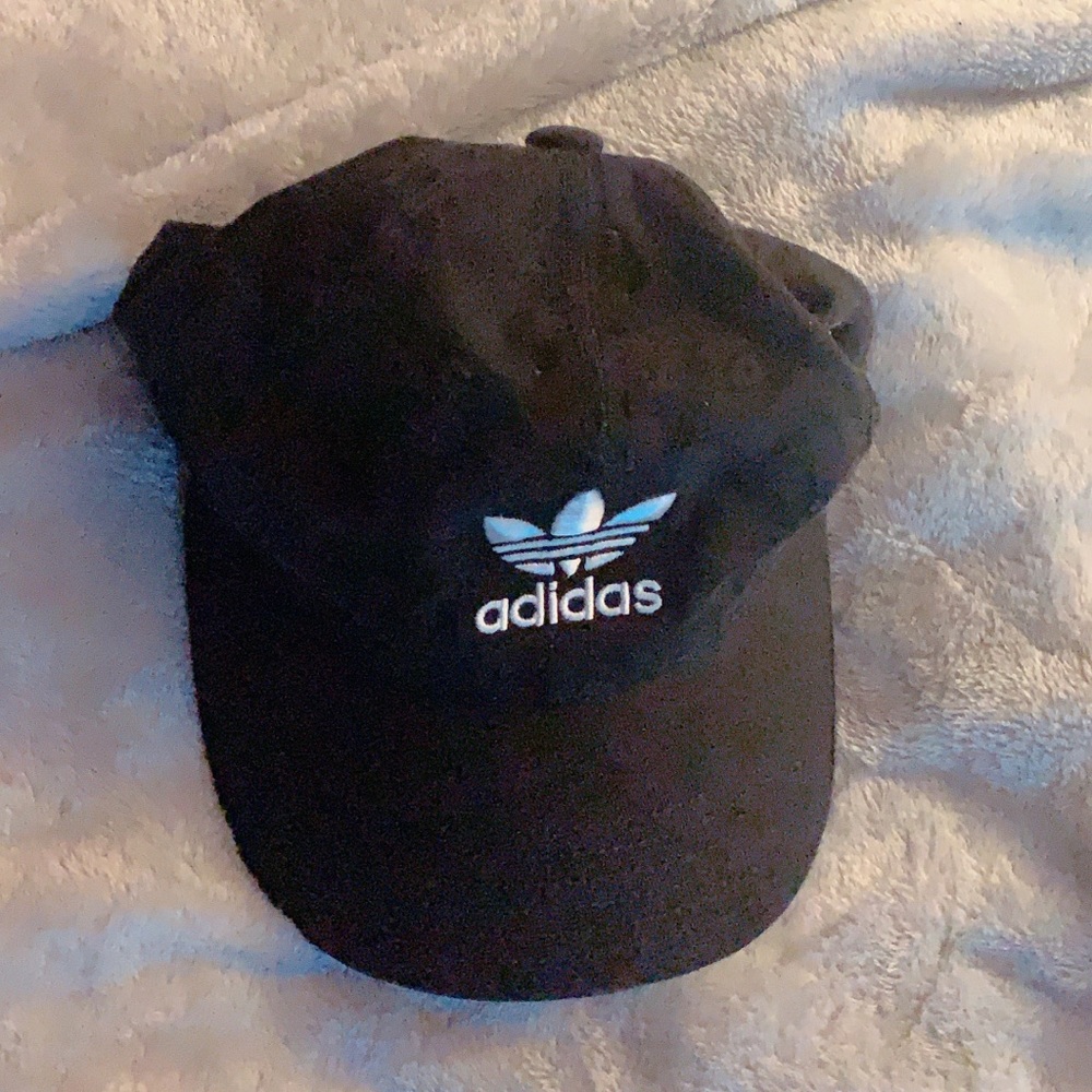 ✨black adidas hat✨